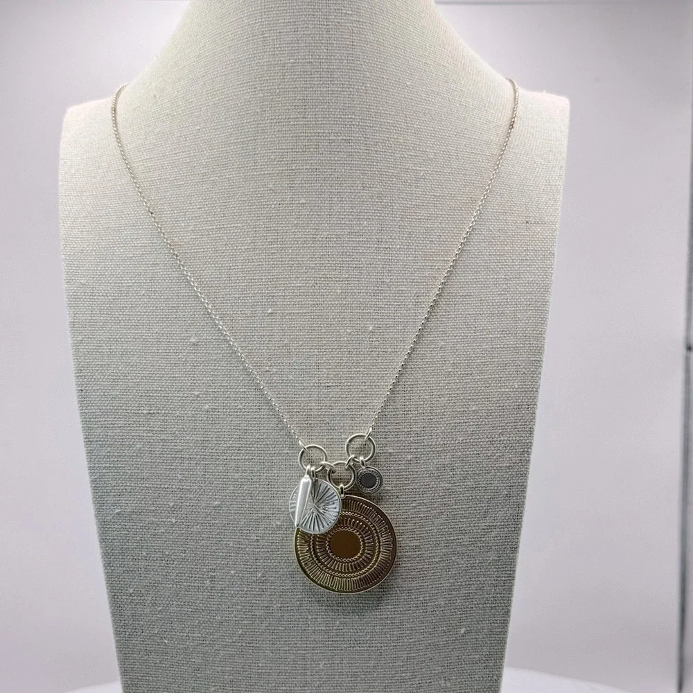 Lucky Brand Silver Tone with Cluster Pendant‎ 30” + 2” ext
